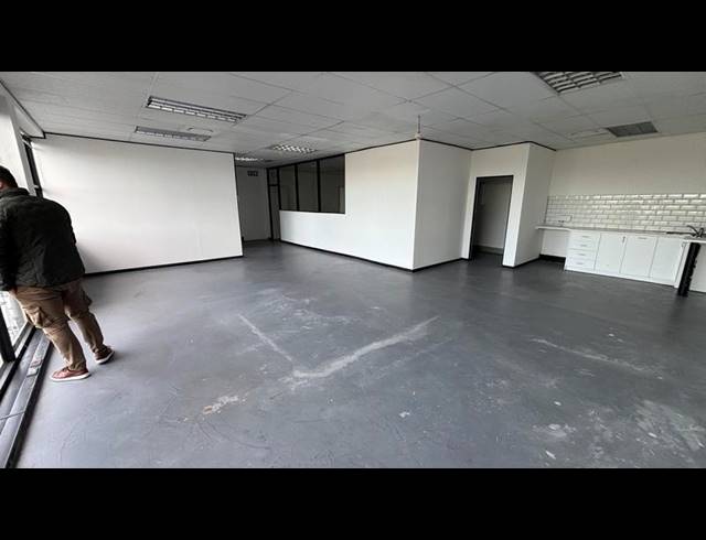 BUSINESS PROPERTY TO RENT IN PAARDEN EILAND